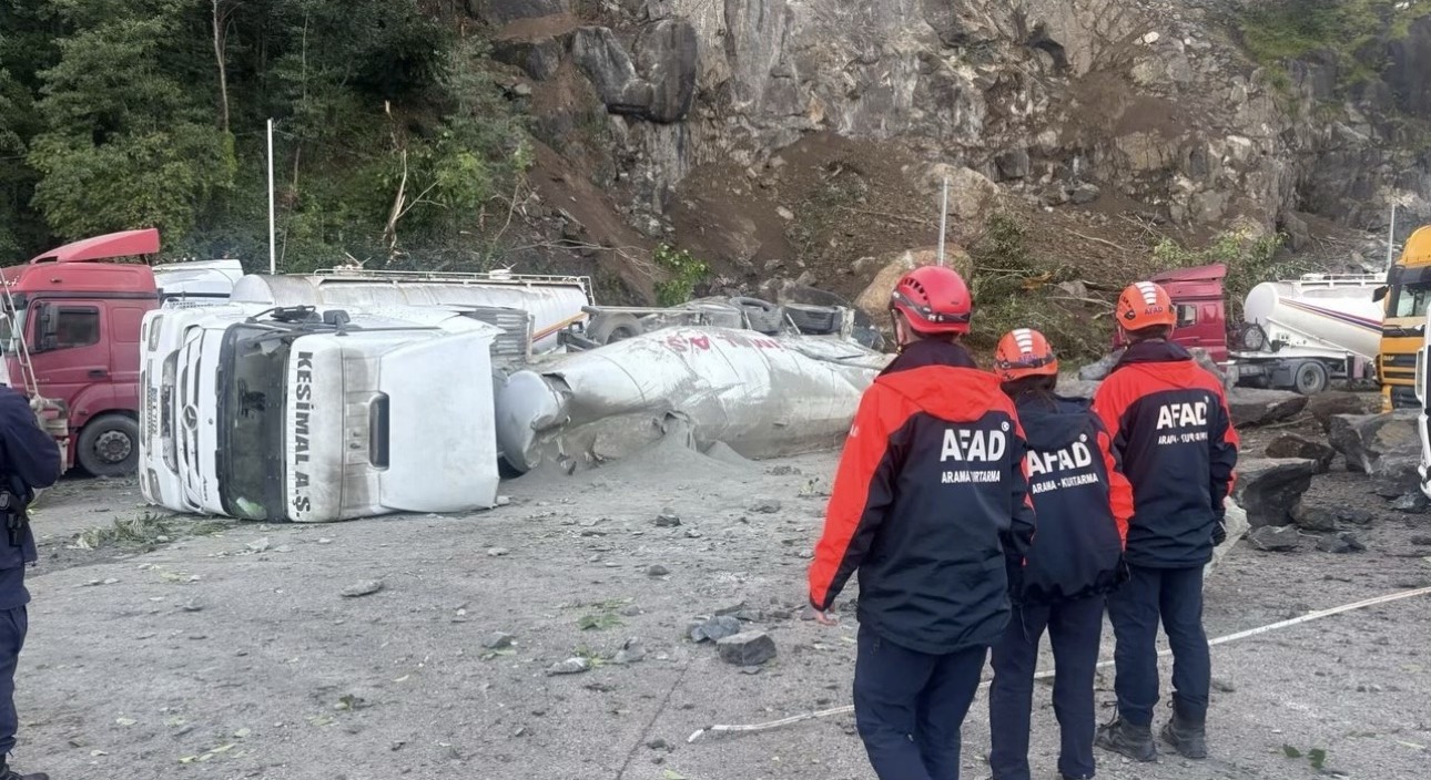 Yan yatan tanker ve AFAD ekipleri