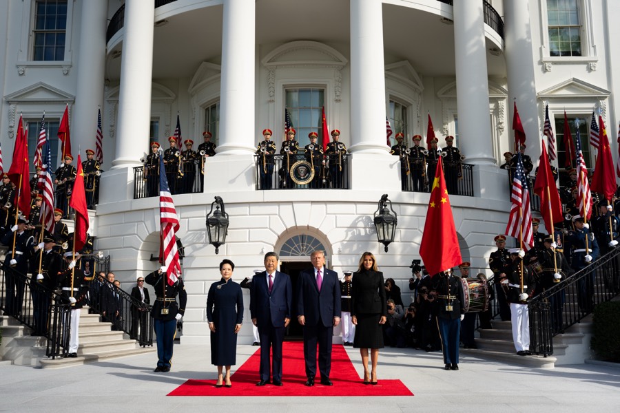 24 Eylül 2026, Beyaz Saray Güney Bahçesi. Trump ve Melania Trump, Xi Jinping ve eşi Peng Liyuan'ı karşılıyor.